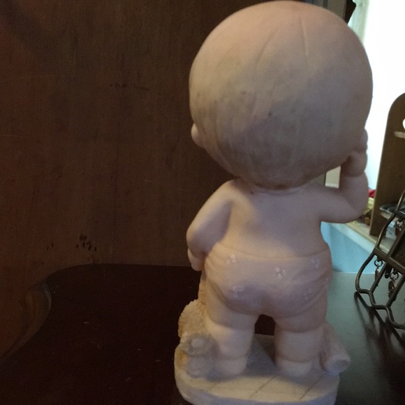 A mini statue - Picture 2 of 2
